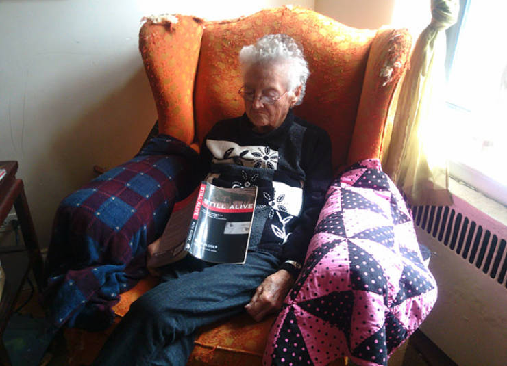 Hilarious Times People Were Caught Sleeping