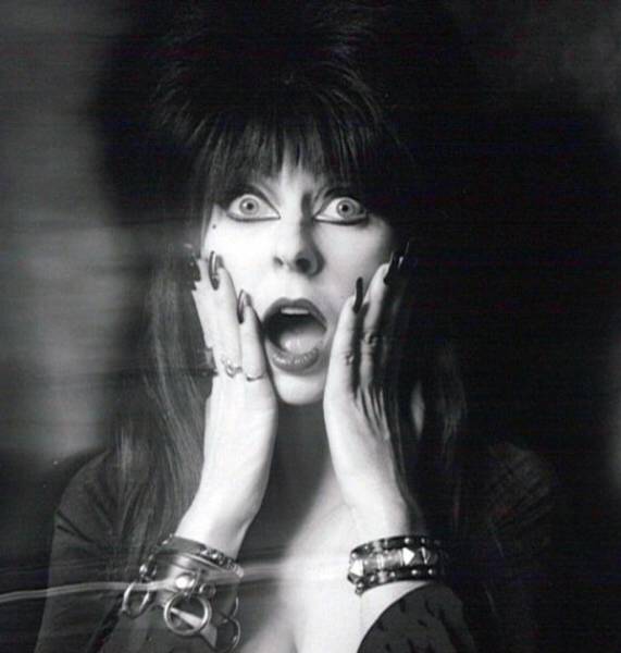 Elvira Knows How To Be Both Sexy And Spooky