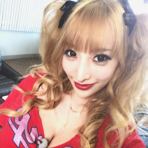 Japanese Model Spends All Of Husband’s Money, Then Divorces Him