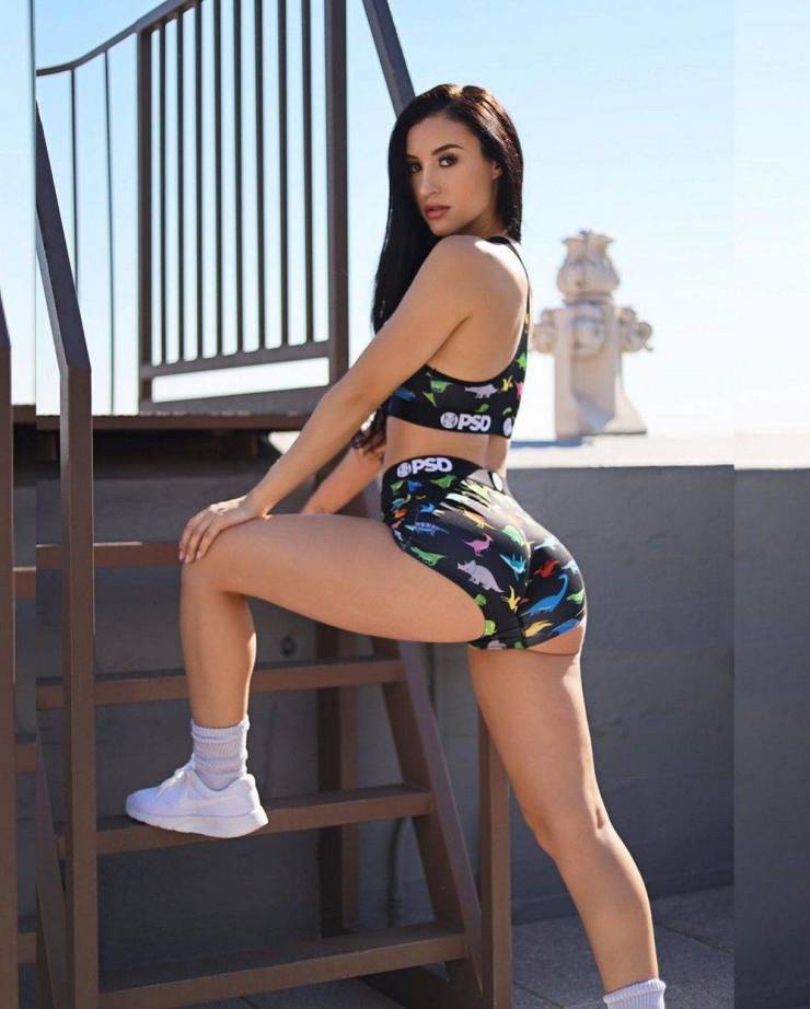 Fit Girls That Are Almost Too Hot to Handle