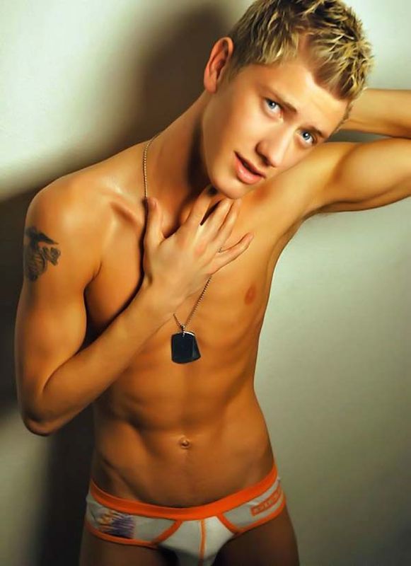 A little surprise for the ladies (49 pics)