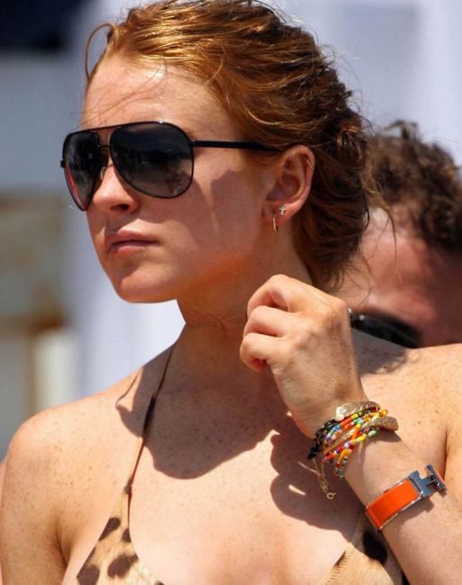 Lindsay Lohan on the beach (13 photos)