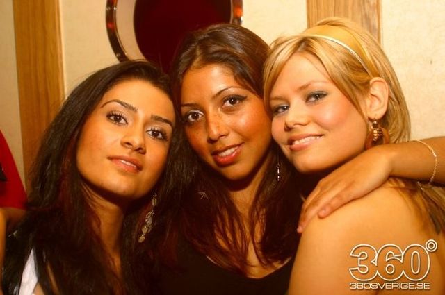 Swedish girls at the night clubs (55 pics)