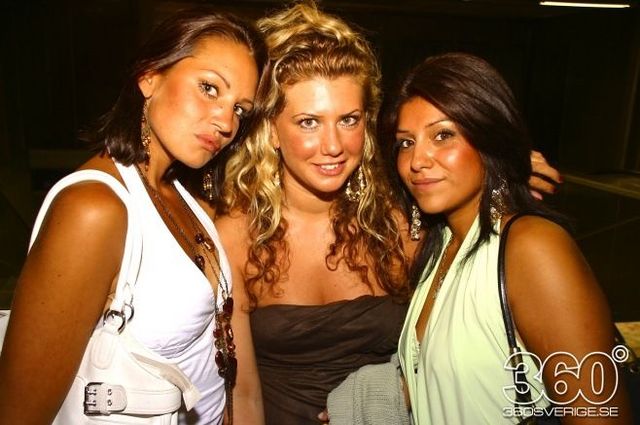 Swedish girls at the night clubs (55 pics)