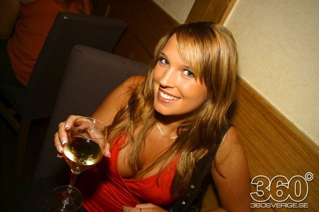 Swedish girls at the night clubs (55 pics)
