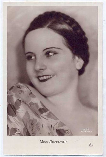 Former beauty contest participant (13 pics)