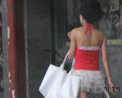 Recent trends of Asian Fashion (12 pics)