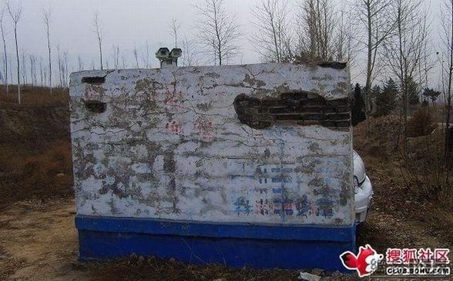 WALL-E or Chinese cops? (2 pics)