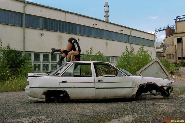 Action girl (30 pics)