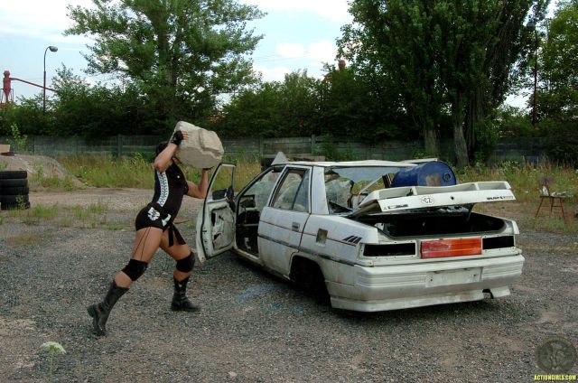 Action girl (30 pics)