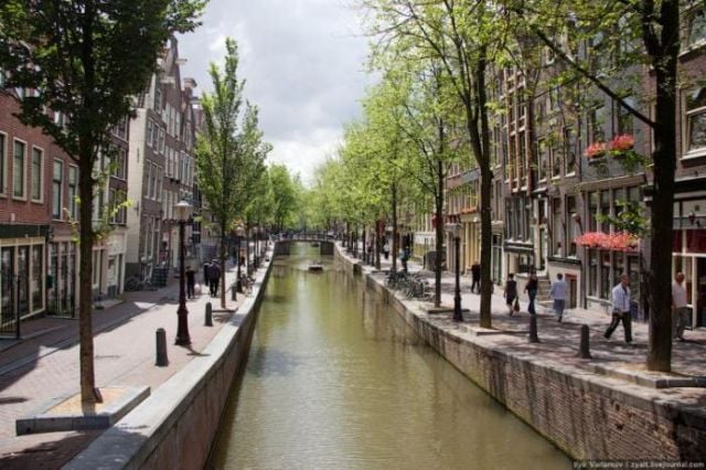 Red lights street (28 pics) Red lights street (28 pics)