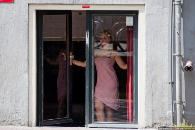 Red lights street (28 pics)