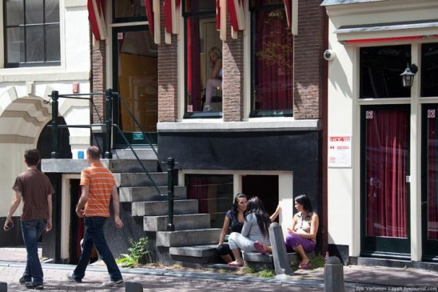 Red lights street (28 pics)