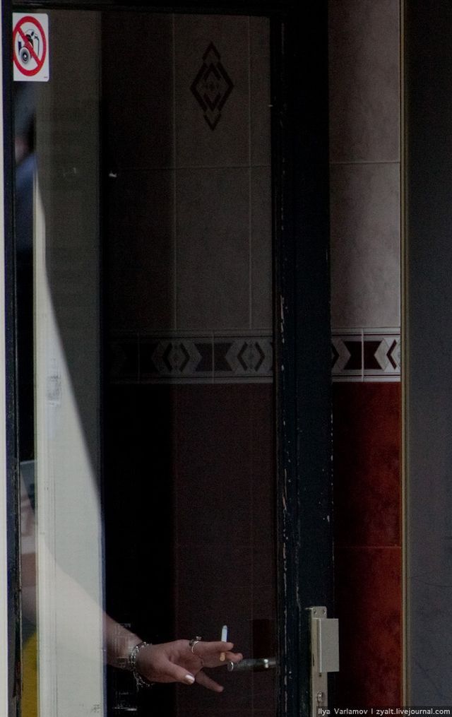 Red lights street (28 pics)