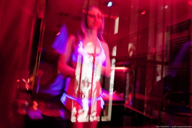 Red lights street (28 pics)