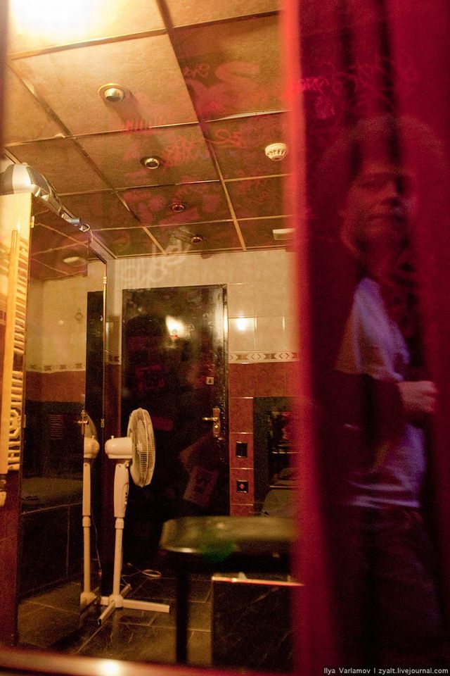 Red lights street (28 pics)