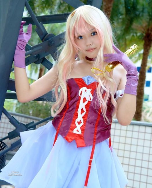 Pretty Asian girl shows us how to cosplay! (32 pics)