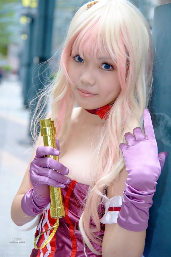 Pretty Asian girl shows us how to cosplay! (32 pics)