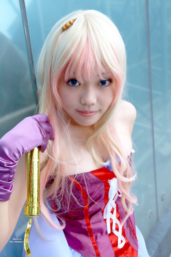 Pretty Asian girl shows us how to cosplay! (32 pics)