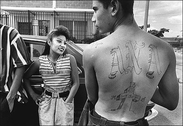 Beautiful black and white photographs of youth involved in gangs by Donna De Cesare (27 pics) Beautiful black and white photographs of youth involved in gangs by Donna De Cesare (27 pics)