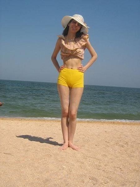 Girl with funny teeth (10 pics)