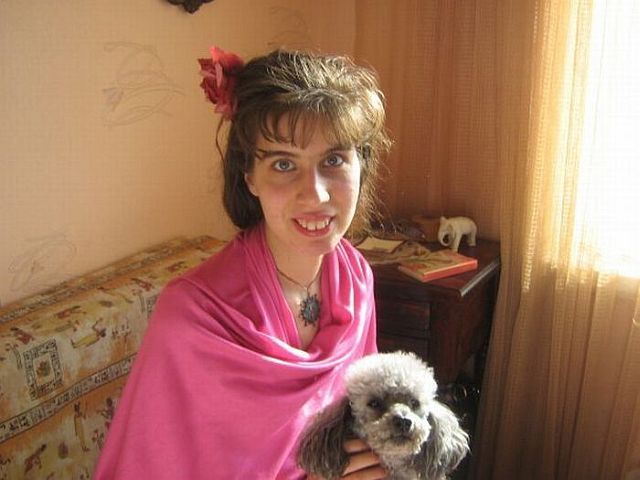 Girl with funny teeth (10 pics)