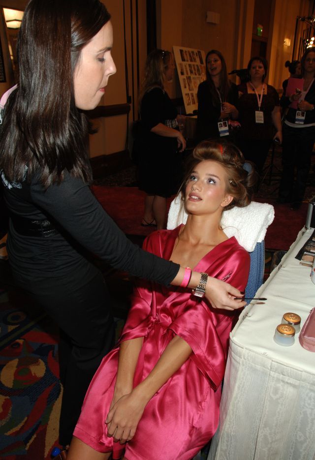 Behind Victoria’s Secret scenes (37 pics)