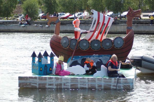 Pictures sent by users (53 pics)