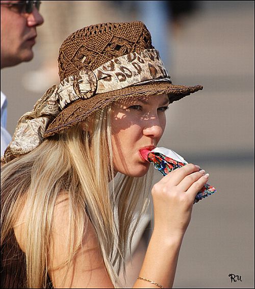 Girls are a sweet tooth (23 pics)