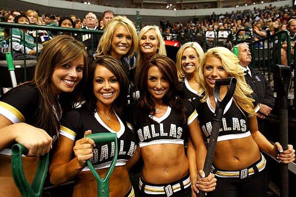 Pretty NHL ice crew girls (23 pics)