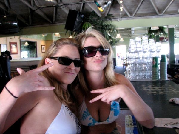 Girls and Gangsta Style. How Do Like It? (47 pics)