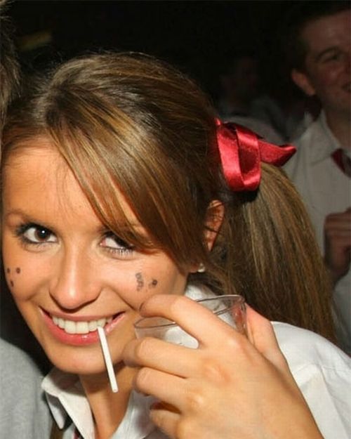 Sexy Girls from School Disco (100 pics)