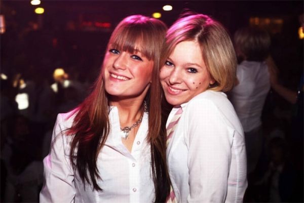 Sexy Girls from School Disco (100 pics)