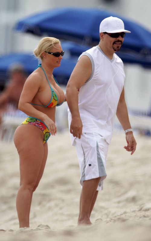 Coco in Bikini at the Beach (7 pics)