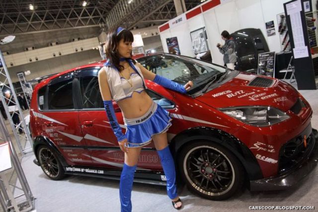 Girls at Tokyo Auto Salon 2010 (58 pics)