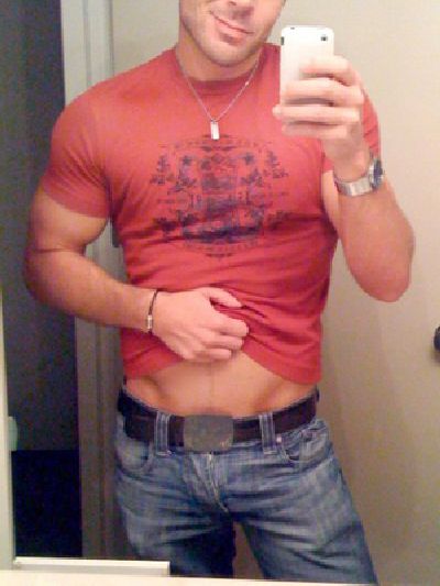 Hot Guys with iPhones (34 pics)