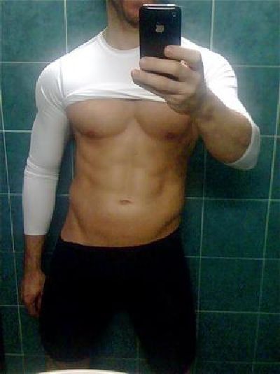 Hot Guys with iPhones (34 pics)