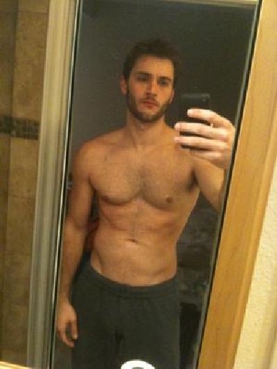 Hot Guys with iPhones (34 pics)