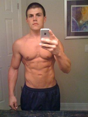Hot Guys with iPhones (34 pics)