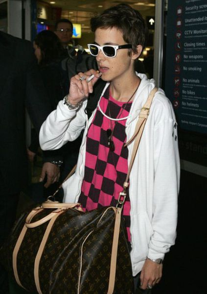 Is It Justin Bieber or a Lesbian Looking Like Him? (25 pics)