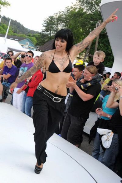 Babes at the 2010 Wörthersee GTI Festival (29 pics)