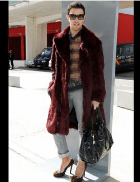 This Man Has a Good Taste in Women’s Shoes (16 pics)