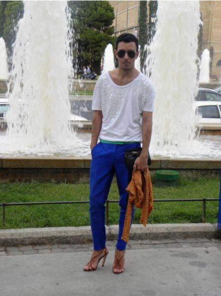 This Man Has a Good Taste in Women’s Shoes (16 pics)