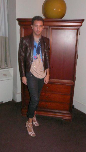 This Man Has a Good Taste in Women’s Shoes (16 pics)