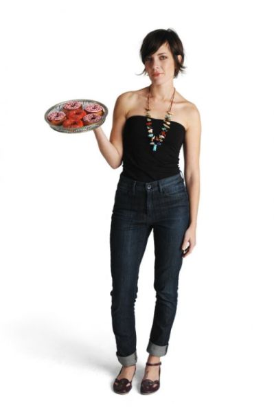 Donuts and Girls – What More to Ask! (33 pics)