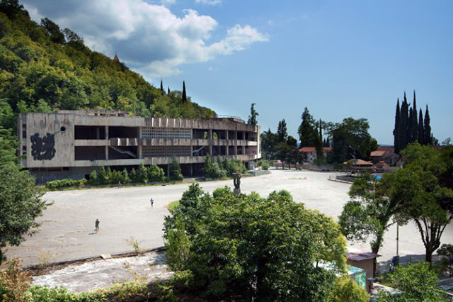 A Paradise That Became a Ghost Town (31 pics)