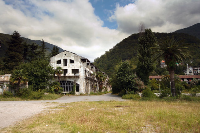 A Paradise That Became a Ghost Town (31 pics)