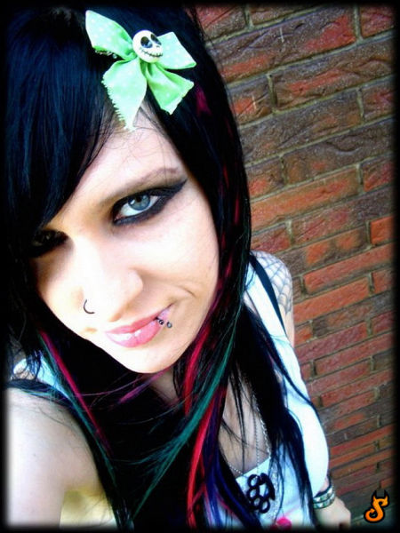 Emo Babes (71 pics)