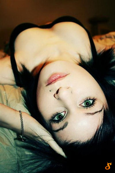 Emo Babes (71 pics)
