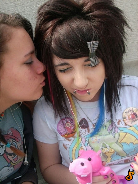 Emo Babes (71 pics)